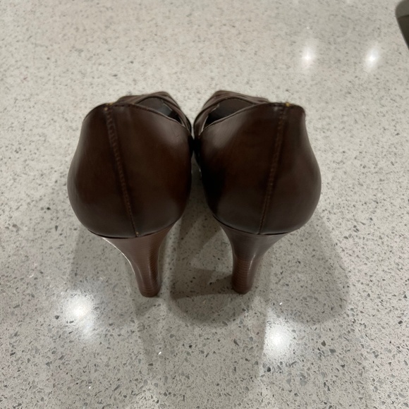 Sarah Jayne Heels - Picture 4 of 7